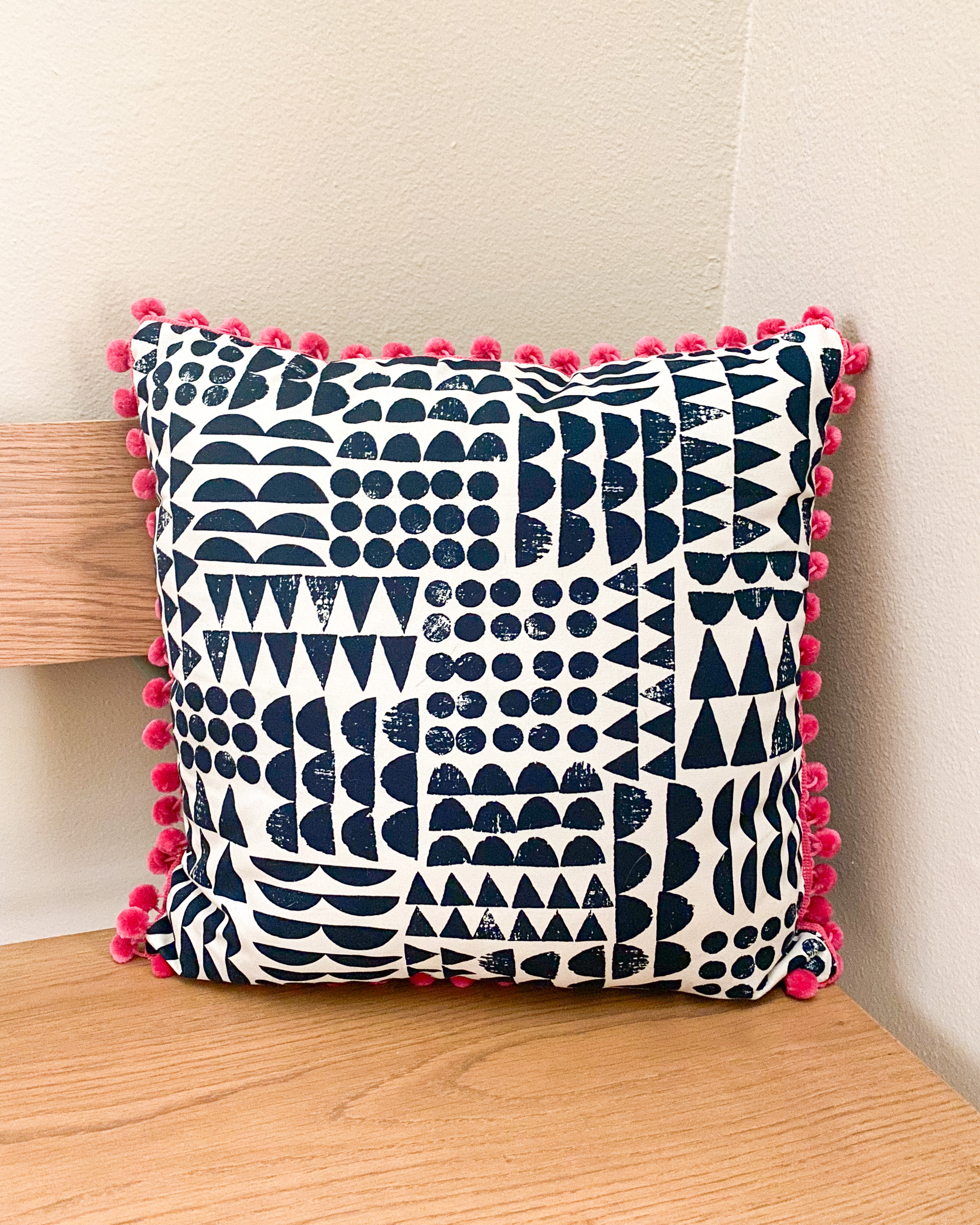 Sew Simple Pillow with Zipper and Pom Pom Trim Tutorial